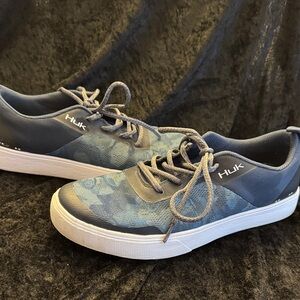 Huk Men’s fishing shoes Navy and Gray Men's Sneakers